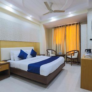 Hotel Blessings On Road Near New Delhi Railway Station